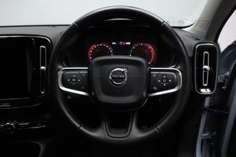 VOLVO XC40 2.0 D3 Momentum SUV 5dr Diesel Auto Euro 6 (s/s) (150 ps)