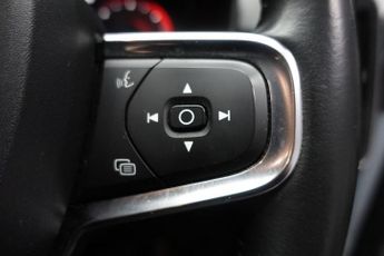 VOLVO XC40 2.0 D3 Momentum SUV 5dr Diesel Auto Euro 6 (s/s) (150 ps)