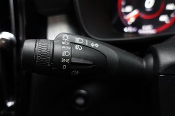 VOLVO XC40 2.0 D3 Momentum SUV 5dr Diesel Auto Euro 6 (s/s) (150 ps)