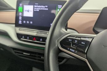 VOLKSWAGEN ID.4 Pro Performance 77kWh Life SUV 5dr Electric Auto (204 ps)