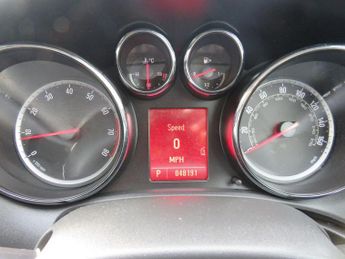 VAUXHALL ASTRA 1.6 16v Exclusiv Hatchback 5dr Petrol Auto Euro 5 (115 ps)