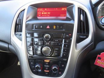 VAUXHALL ASTRA 1.6 16v Exclusiv Hatchback 5dr Petrol Auto Euro 5 (115 ps)