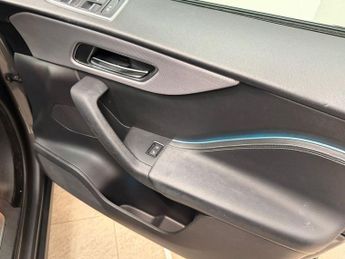 JAGUAR F-PACE 2.0 D180 R-Sport SUV 5dr Diesel Auto AWD Euro 6 (s/s) (180 ps)