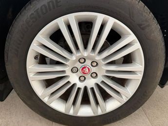 JAGUAR F-PACE 2.0 D180 R-Sport SUV 5dr Diesel Auto AWD Euro 6 (s/s) (180 ps)
