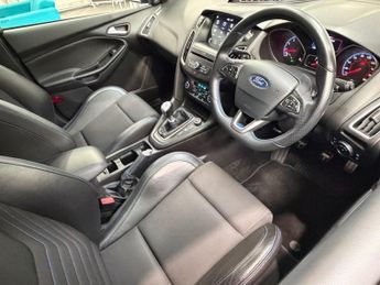 FORD FOCUS 2.3T EcoBoost RS Hatchback 5dr Petrol Manual AWD Euro 6 (s/s) (3