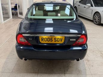 JAGUAR XJ 2.7 TD Executive Saloon 4dr Diesel Automatic (214 g/km, 204 bhp)