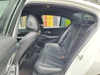 BMW 3 SERIES 2.0 320i M Sport Saloon 4dr Petrol Auto Euro 6 (s/s) (184 ps)