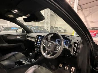 VOLVO XC40 1.5 T3 R-Design SUV 5dr Petrol Manual Euro 6 (s/s) (163 ps)