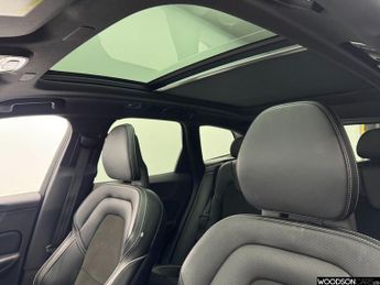 VOLVO XC60 2.0h T8 Twin Engine 10.4kWh R-Design Pro SUV 5dr Petrol Plug-in 