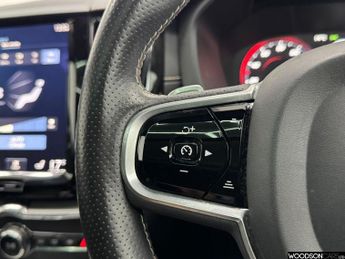 VOLVO XC60 2.0h T8 Twin Engine 10.4kWh R-Design Pro SUV 5dr Petrol Plug-in 