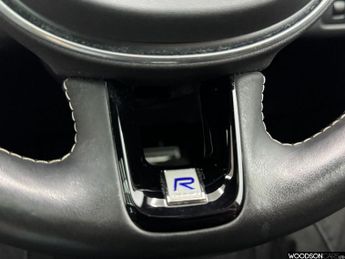 VOLVO XC60 2.0h T8 Twin Engine 10.4kWh R-Design Pro SUV 5dr Petrol Plug-in 