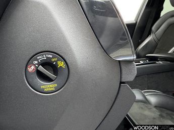 VOLVO XC60 2.0h T8 Twin Engine 10.4kWh R-Design Pro SUV 5dr Petrol Plug-in 