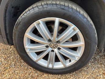 VOLKSWAGEN TIGUAN 2.0 TDI BlueMotion Tech Match Edition SUV 5dr Diesel DSG 4WD Eur