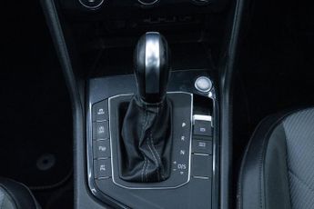 VOLKSWAGEN TIGUAN 1.5 TSI EVO R-Line Tech SUV 5dr Petrol DSG Euro 6 (s/s) (150 ps)