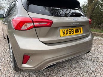 FORD FOCUS 1.5T EcoBoost Vignale Hatchback 5dr Petrol Auto Euro 6 (s/s) (18