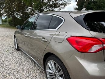 FORD FOCUS 1.5T EcoBoost Vignale Hatchback 5dr Petrol Auto Euro 6 (s/s) (18