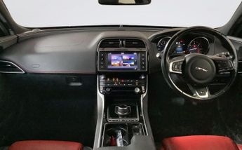 JAGUAR XE 2.0d R-Sport Saloon 4dr Diesel Auto Euro 6 (s/s) (180 ps)