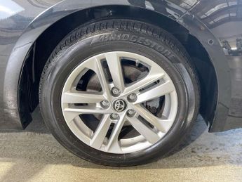 TOYOTA COROLLA 1.8 VVT-h Icon Tech Hatchback 5dr Petrol Hybrid CVT Euro 6 (s/s)