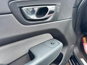 VOLVO XC60 2.0 T5 R-Design SUV 5dr Petrol Auto AWD Euro 6 (s/s) (250 ps)