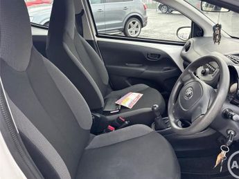 TOYOTA AYGO 1.0 VVT-i x Hatchback 5dr Petrol Manual Euro 5 Euro 5 (68 ps)