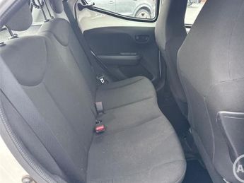 TOYOTA AYGO 1.0 VVT-i x Hatchback 5dr Petrol Manual Euro 5 Euro 5 (68 ps)