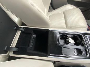 JAGUAR XE 2.0d Portfolio Saloon 4dr Diesel Auto Euro 6 (s/s) (180 ps)