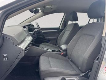 VOLKSWAGEN GOLF 1.0 eTSI MHEV Life Hatchback 5dr Petrol Hybrid DSG Euro 6 (s/s) 