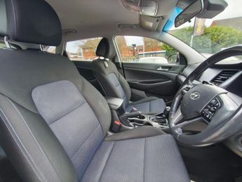 HYUNDAI TUCSON 1.7 CRDi Blue Drive SE Nav SUV 5dr Diesel DCT Euro 6 (s/s) (141 