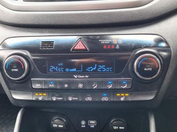 HYUNDAI TUCSON 1.7 CRDi Blue Drive SE Nav SUV 5dr Diesel DCT Euro 6 (s/s) (141 