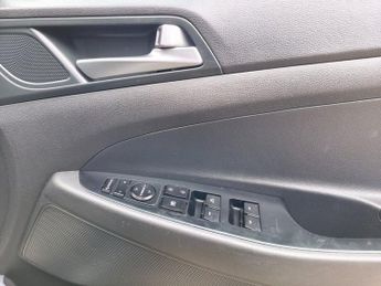 HYUNDAI TUCSON 1.7 CRDi Blue Drive SE Nav SUV 5dr Diesel DCT Euro 6 (s/s) (141 