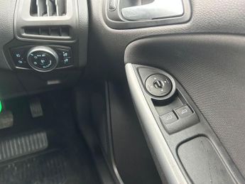 FORD FOCUS 1.6 Zetec Hatchback 5dr Petrol Powershift Euro 6 (125 ps)