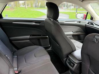 FORD MONDEO 2.0 TiVCT Titanium Saloon 4dr Petrol Hybrid CVT Euro 6 (s/s) (18