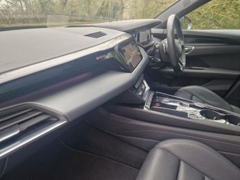AUDI E-TRON GT 93.4kWh Saloon 4dr Electric Auto quattro (476 ps)