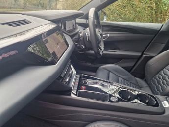 AUDI E-TRON GT 93.4kWh Saloon 4dr Electric Auto quattro (476 ps)