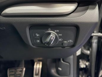 AUDI A3 1.5 TFSI CoD 35 Black Edition Saloon 4dr Petrol S Tronic Euro 6 