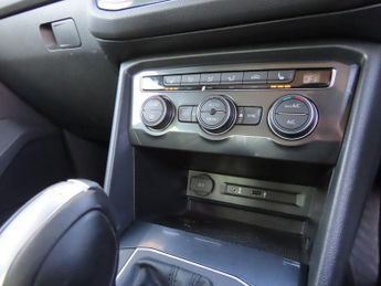 VOLKSWAGEN TIGUAN 2.0 TDI BlueMotion Tech SEL DSG 4Motion Euro 6 (s/s) 5dr