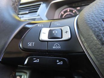 VOLKSWAGEN TIGUAN 2.0 TDI BlueMotion Tech SEL DSG 4Motion Euro 6 (s/s) 5dr