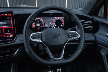 VOLKSWAGEN TIGUAN 2.0 TDI R-Line SUV 5dr Diesel DSG Euro 6 (s/s) (150 ps)