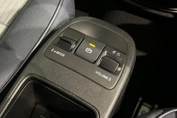 FIAT 500E 42kWh Icon Hatchback 3dr Electric Auto (118 ps) Android Auto / A