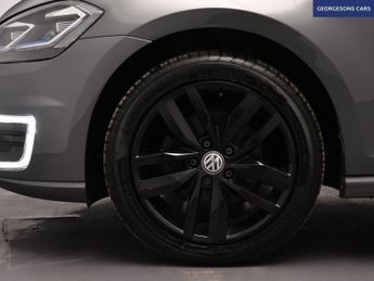 VOLKSWAGEN E-GOLF 35.8kWh e-Golf Hatchback 5dr Electric Auto (136 ps)