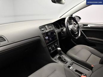 VOLKSWAGEN E-GOLF 35.8kWh e-Golf Hatchback 5dr Electric Auto (136 ps)