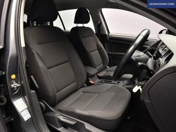 VOLKSWAGEN E-GOLF 35.8kWh e-Golf Hatchback 5dr Electric Auto (136 ps)