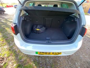 VOLKSWAGEN E-GOLF 35.8kWh e-Golf Hatchback 5dr Electric Auto (136 ps)