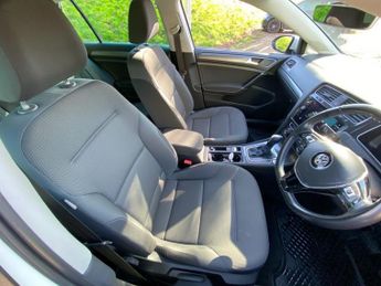 VOLKSWAGEN E-GOLF 35.8kWh e-Golf Hatchback 5dr Electric Auto (136 ps)