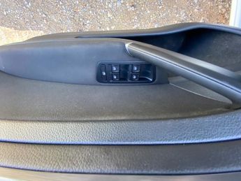 VOLKSWAGEN E-GOLF 35.8kWh e-Golf Hatchback 5dr Electric Auto (136 ps)