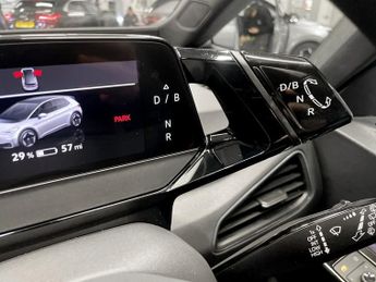 VOLKSWAGEN ID.3 Pro 58kWh Life Hatchback 5dr Electric Auto (145 ps)