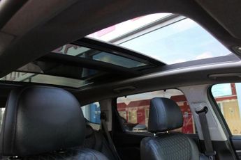 HYUNDAI SANTA FE 2.2L CRDI PREMIUM SE 4WD 5d AUTO 197 BHP