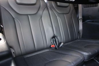 HYUNDAI SANTA FE 2.2L CRDI PREMIUM SE 4WD 5d AUTO 197 BHP