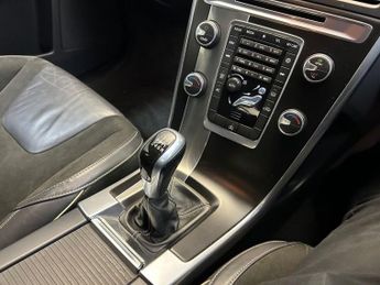 VOLVO XC60 2.0 D4 R-Design Nav SUV 5dr Diesel Manual Euro 6 (s/s) (190 ps)