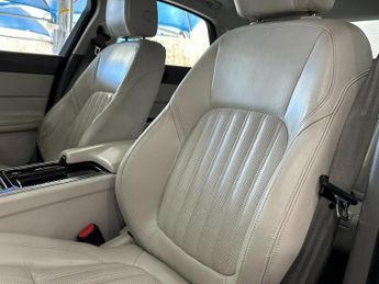 JAGUAR XF 2.0d Portfolio Saloon 4dr Diesel Auto Euro 6 (s/s) (180 ps)